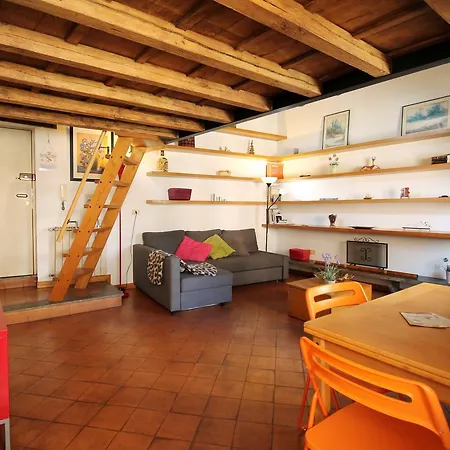 Trastevere Charming Penthouse 아파트