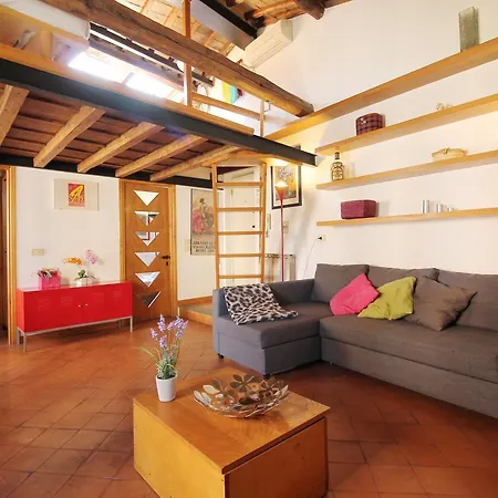 아파트 Trastevere Charming Penthouse