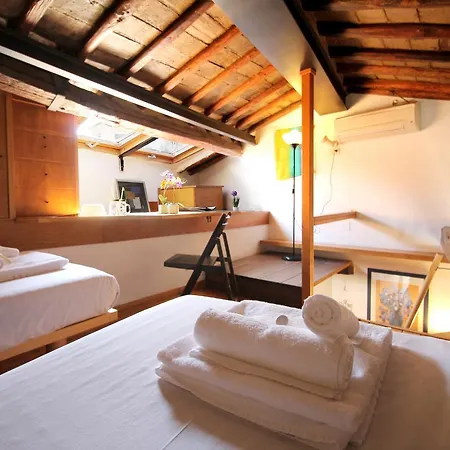 Trastevere Charming Penthouse 아파트